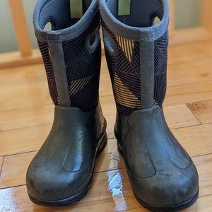 Bogs Winter Boots Size 12 (Little Kid)